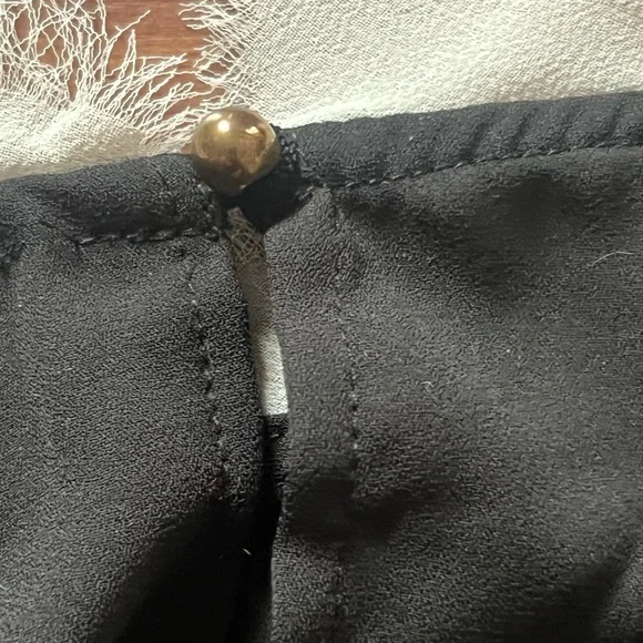 Who What Wear Black Top with White Trim - Picture 4 of 11